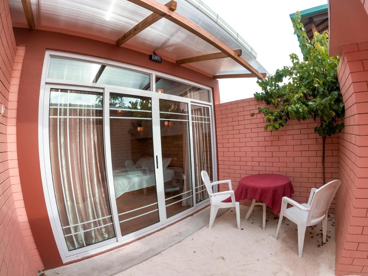 New Breeze Thoddoo Inn Exteriör bild